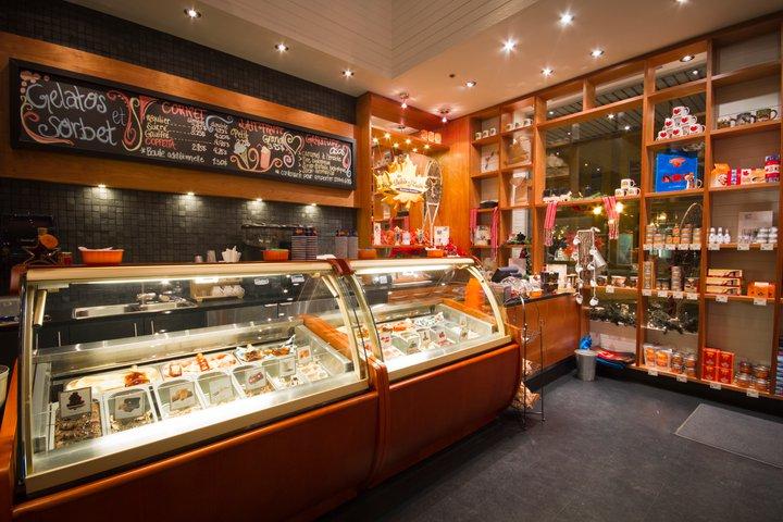 canadian-maple-delights-coffee-gastown