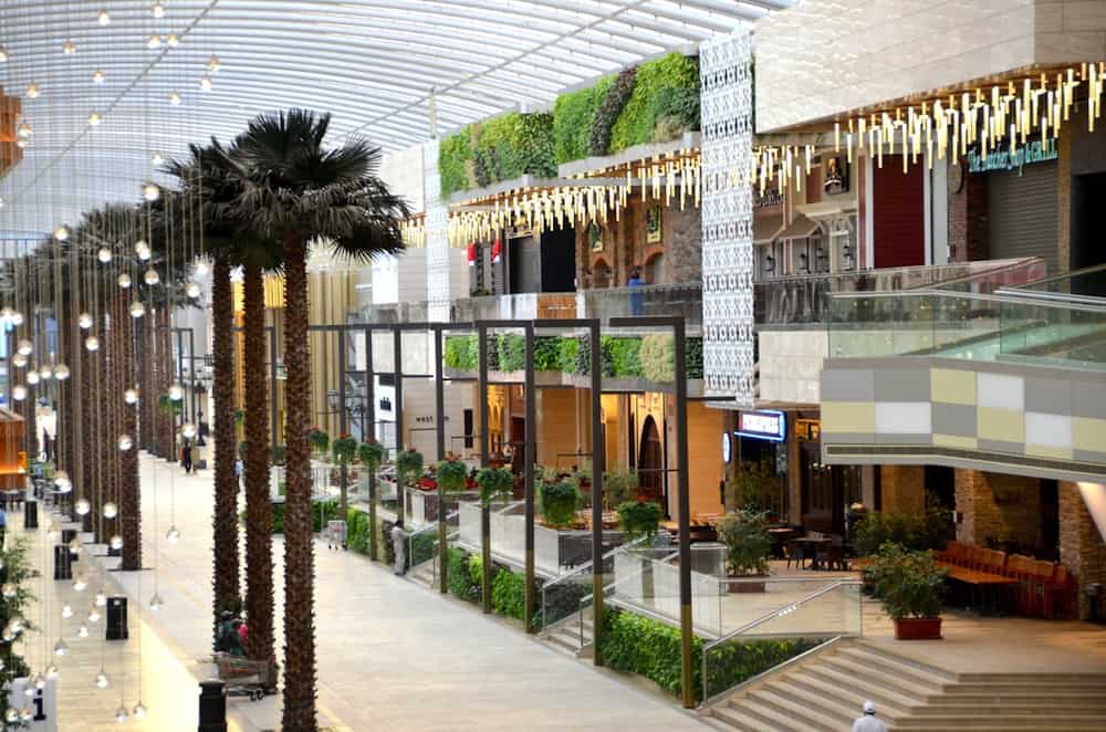 gsky-green-wall-versa-the-avenues-mall-al-rai-kuwait-2