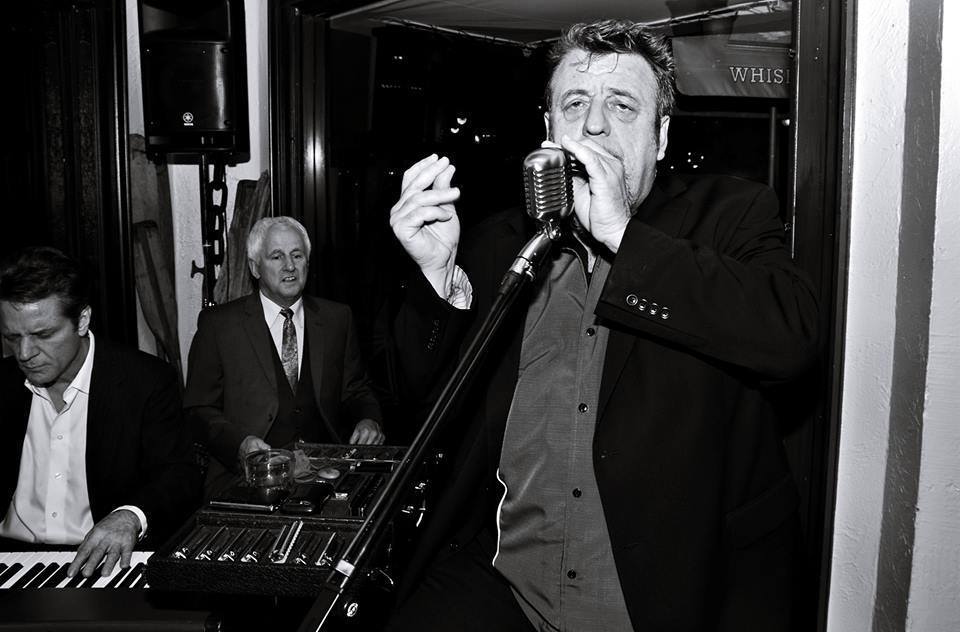 harpdog-brown-trio-gastown-live